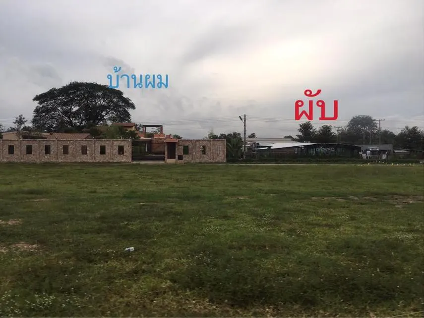 ภาพประกอบ: ตัวอย่างกำแพงกันเสียงเพื่อป้องกันเสียงจากผับ ร้านอาหารที่อยู่ข้างบ้าน ซึ่งเปิดเพลงจนเจ้าของบ้านอนไม่หลับ