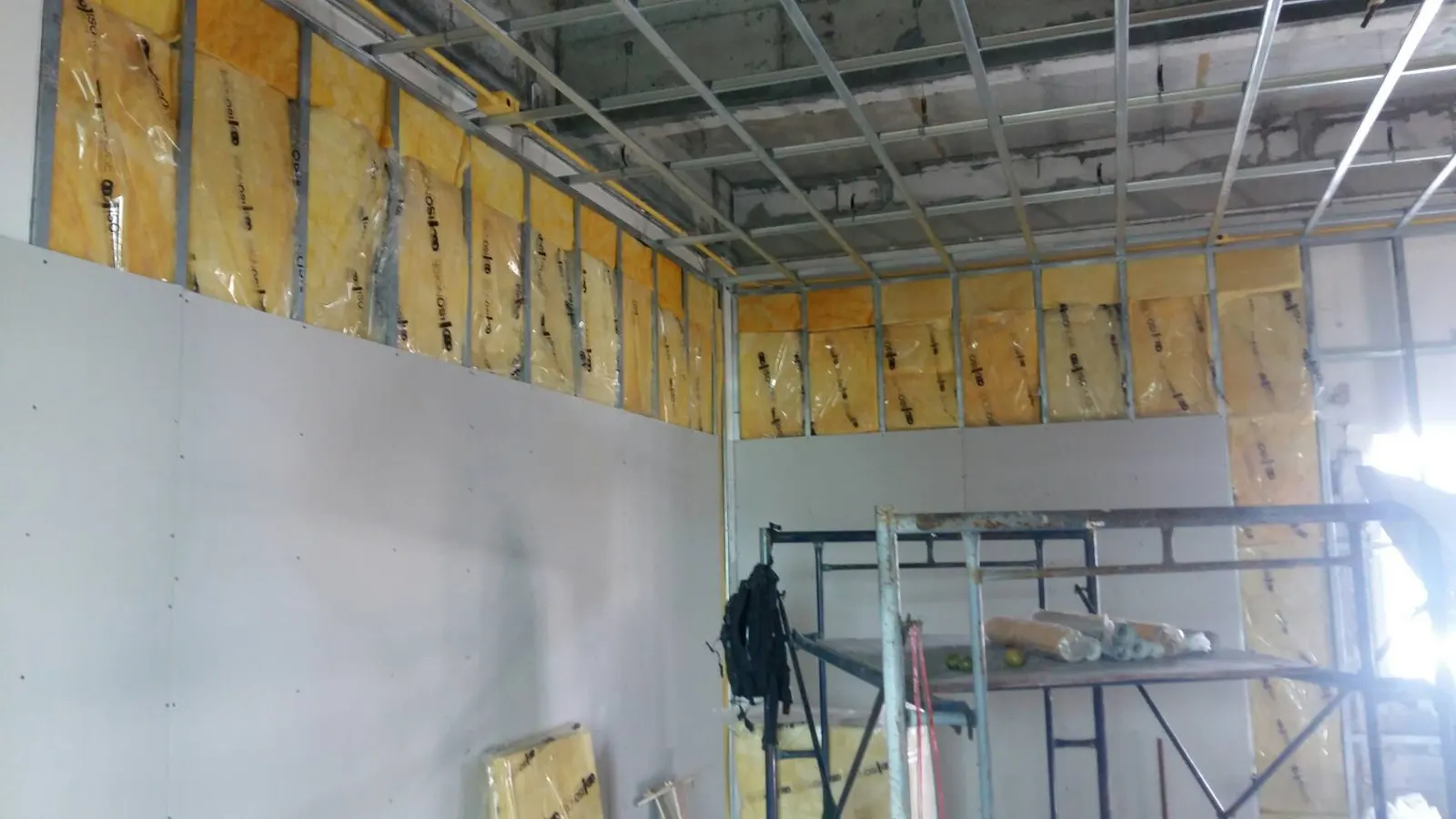 Lightweight wall fully fitted with sound insulation batts before the boards are closed